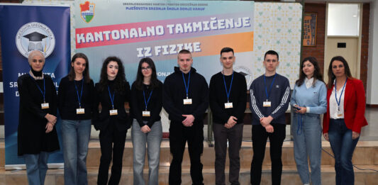 Učenici i profesori SMŠ "Zijah Dizdarević" Fojnica