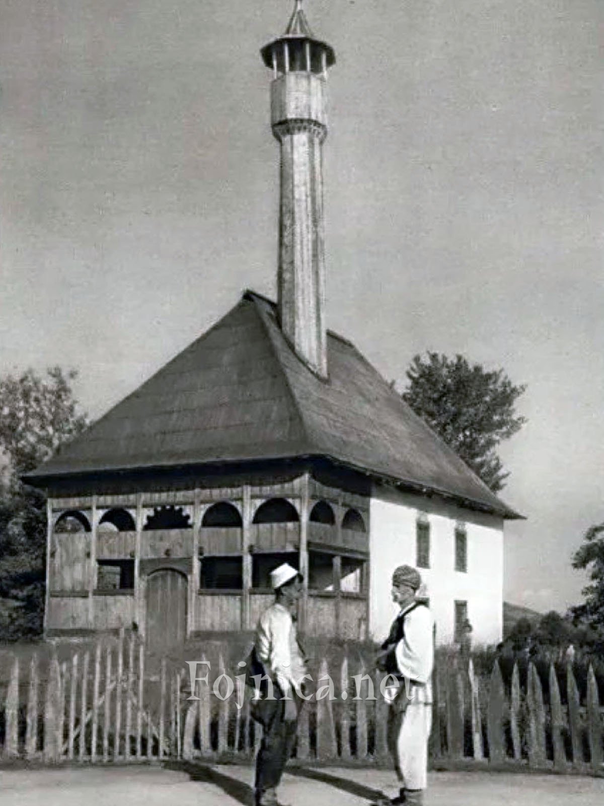 Džamija u Kiseljaku početkom 20. stoljeća primjer osmanske arhitekture, te nošnje Bošnjaka muslimana