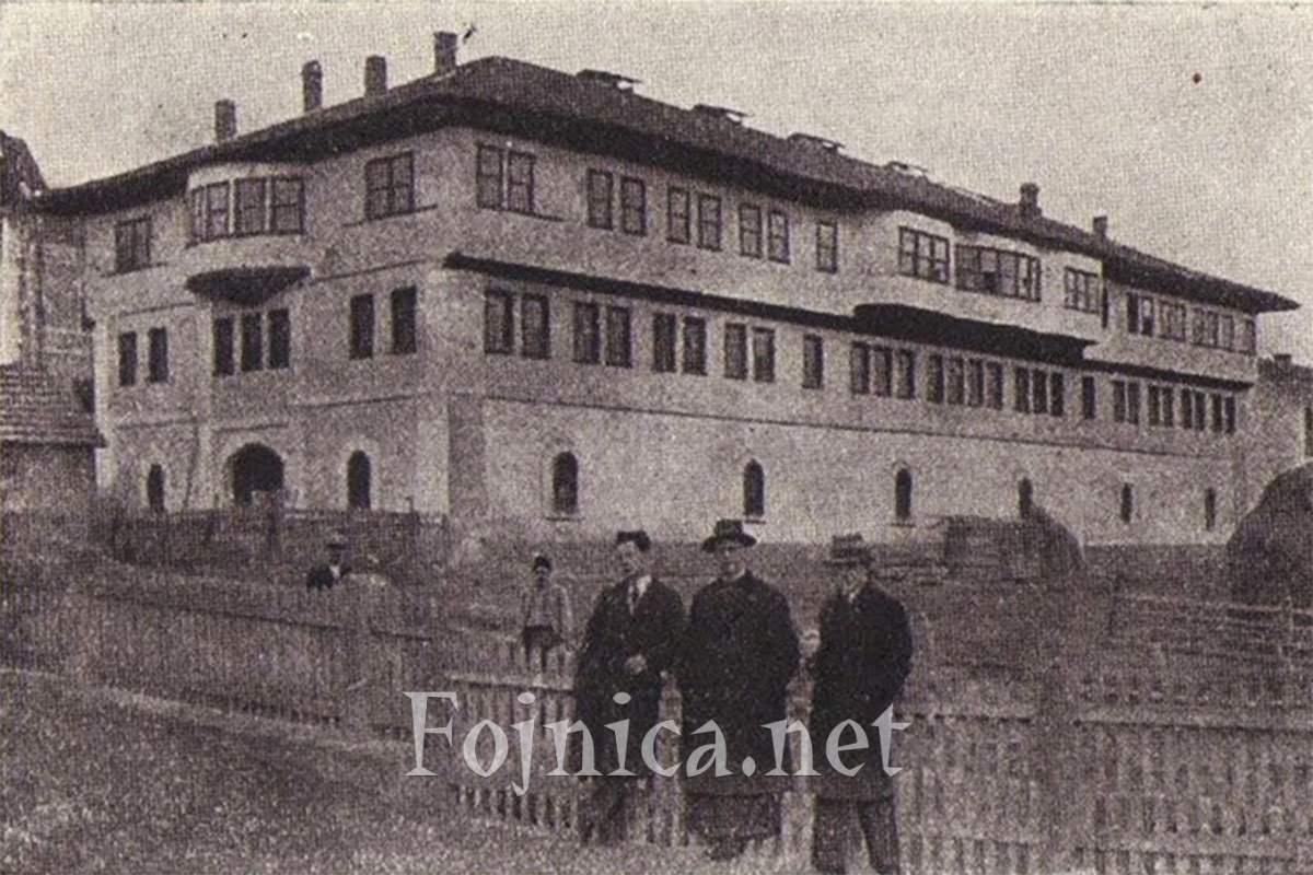 Veliki "han" u centru Kiseljaku u bosanskom stilu — najveća privatna zgrada 19. stoljeća u Bosni