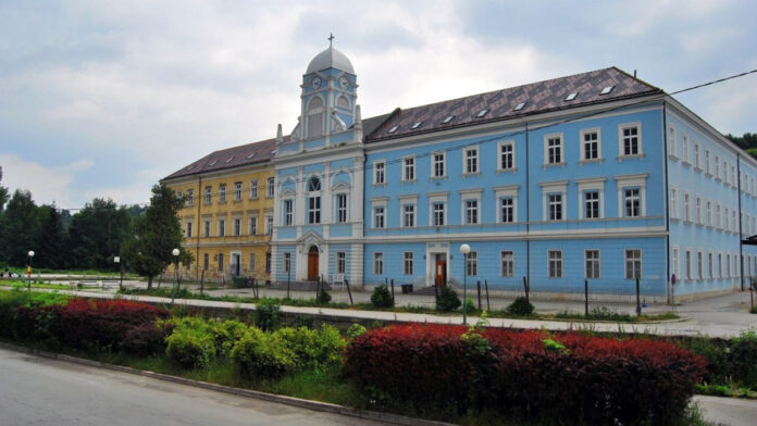 Zgrada-gimnazije-Travnik-01